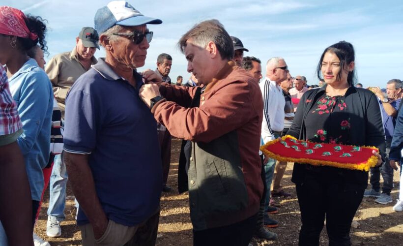 Reconocen a trabajadores de la construcción en Matanzas