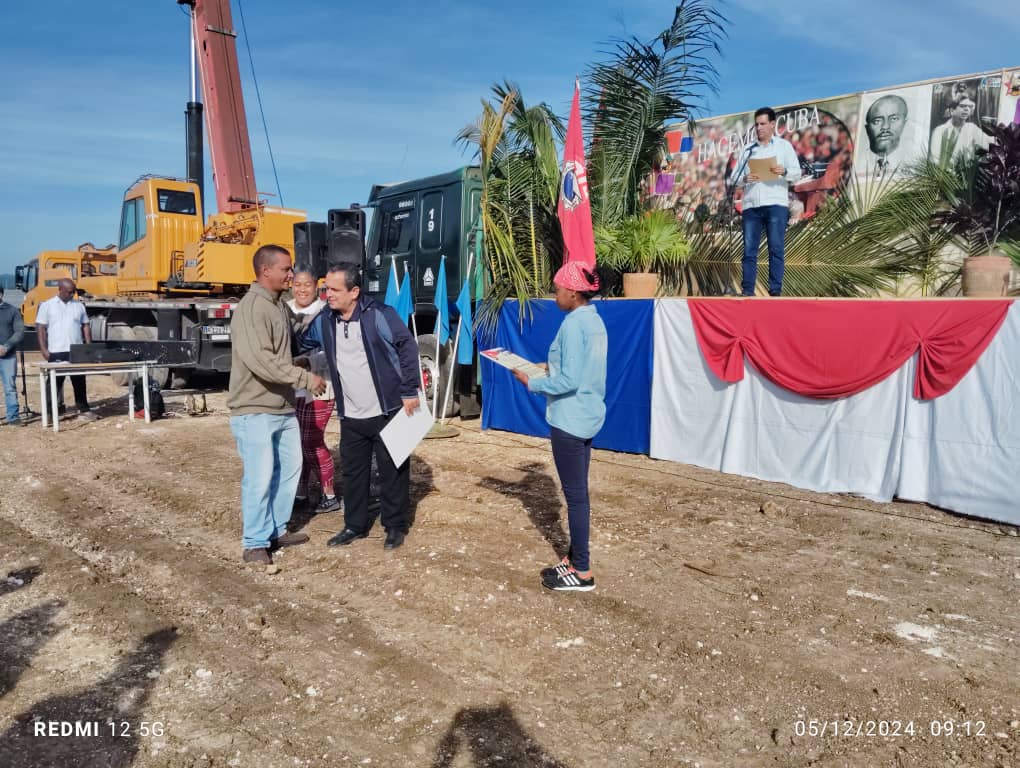 Reconocen a trabajadores de la construcción en Matanzas