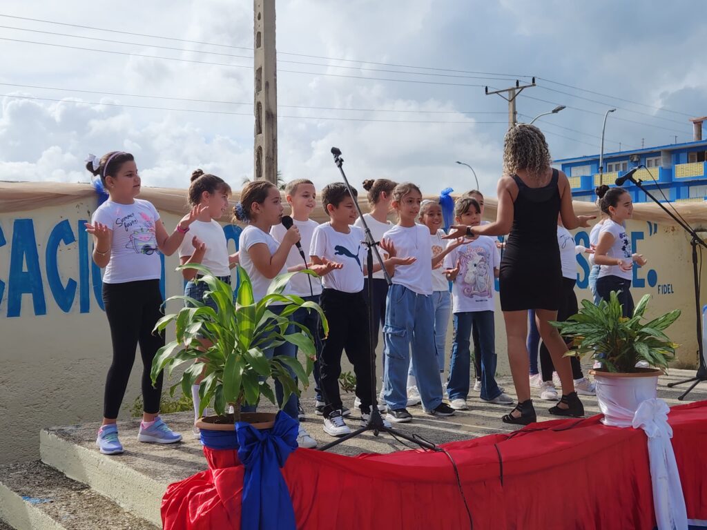 Engalana a Varadero acto provincial por el Día del Educador