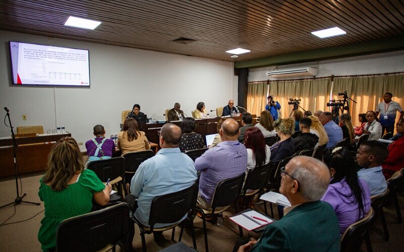 Ministro de Energía y Minas presenta plan gubernamental para la recuperación del sistema eléctrico