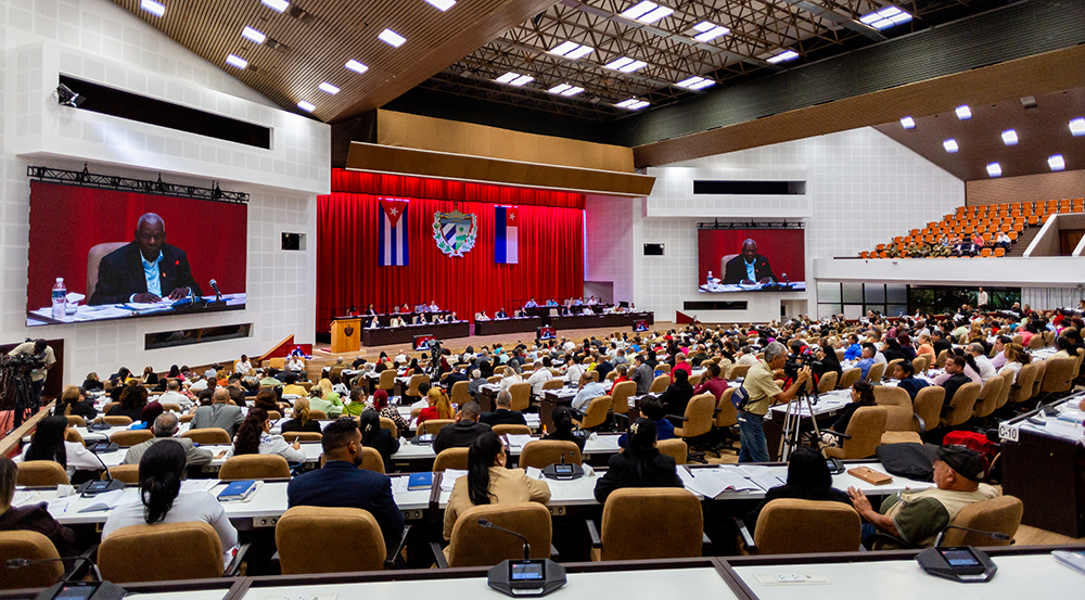 Continúan sesiones del Parlamento con apretada agenda