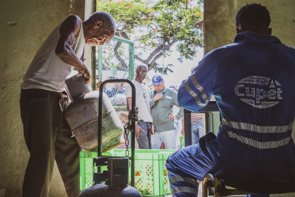 Desde el pasado mes de octubre, y con un pináculo en diciembre último, Matanzas atraviesa una situación crítica en cuanto a la disponibilidad del gas licuado del petróleo. Fotos: Raúl Navarro González