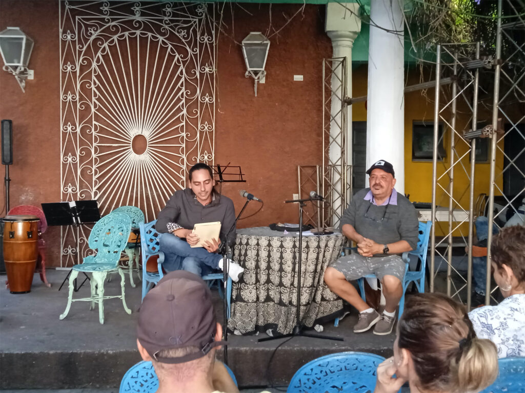 El otro café, peña literaria AHS Matanzas. Fotos: Félix González