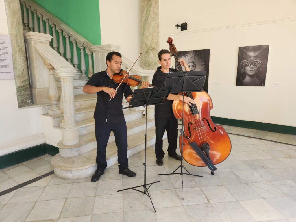 Exposición Podel del silencio de Gìo Fernández