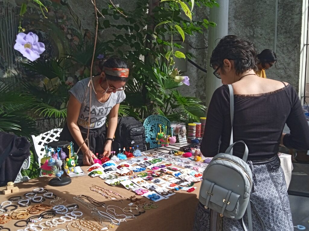 El proyecto de anime, manga y cultura japonesa ANIMAT y una Feria de Emprendimientos, fueron las propuestas de la Asociación Hermanos Saíz para esta mañana de domingo en el Patio Colonial.