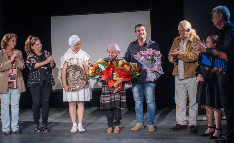 Recibe Miriam Muñoz Premio Nacional de Teatro en Matanzas