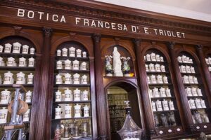 La Botica Francesa fue fundada el 1 de enero de 1882 por los doctores en Farmacia Juan Fermín Figueroa y Ernesto Triolet. Foto: Irene Pérez