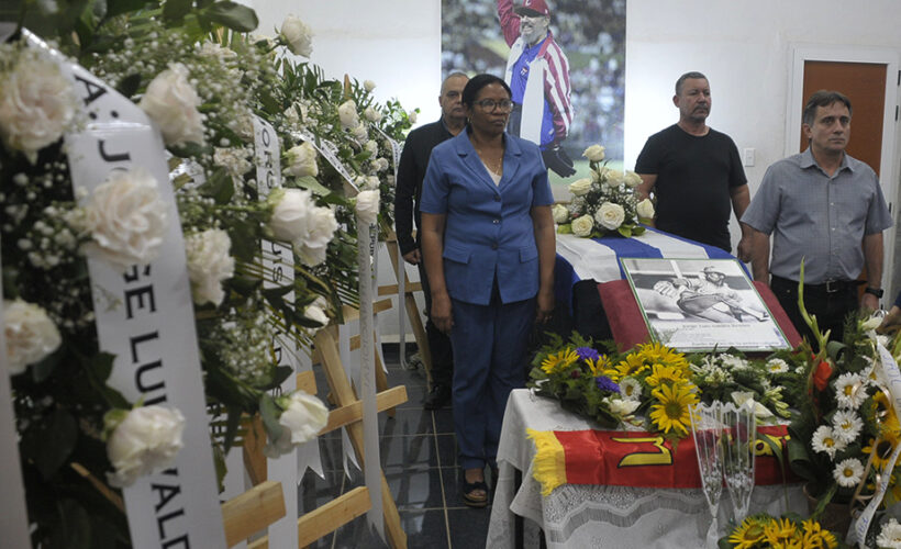 Despedida de Tati Valdés, uno de los grandes del béisbol cubano. Fotos: Ramón Pacheco