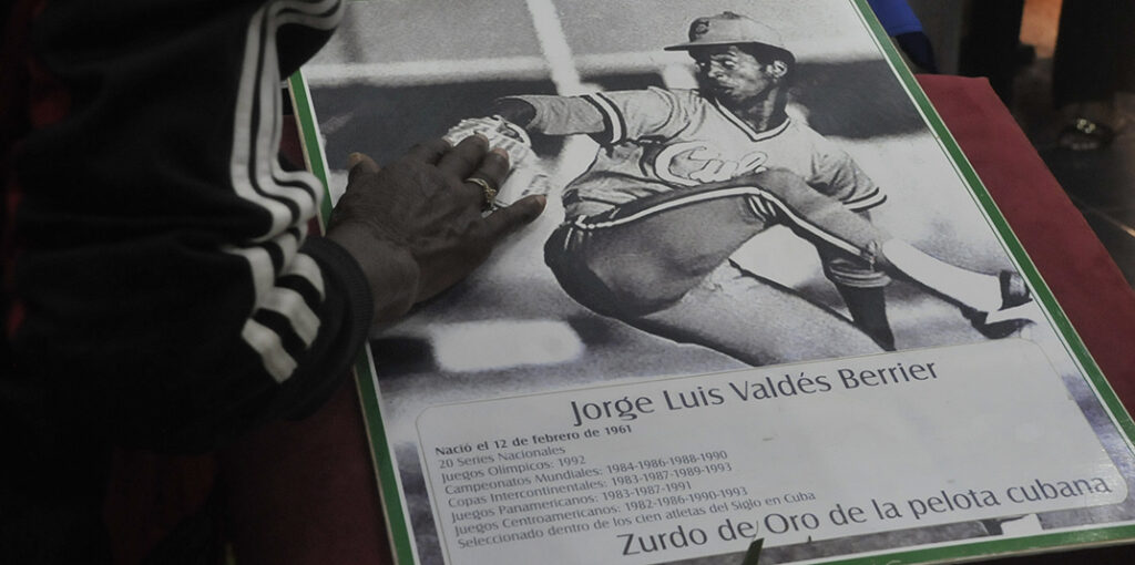 Despedida de Tati Valdés, uno de los grandes del béisbol cubano. Fotos: Ramón Pacheco