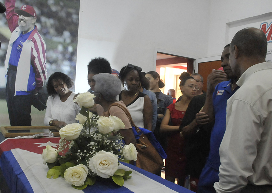 Despedida de Tati Valdés, uno de los grandes del béisbol cubano. Fotos: Ramón Pacheco