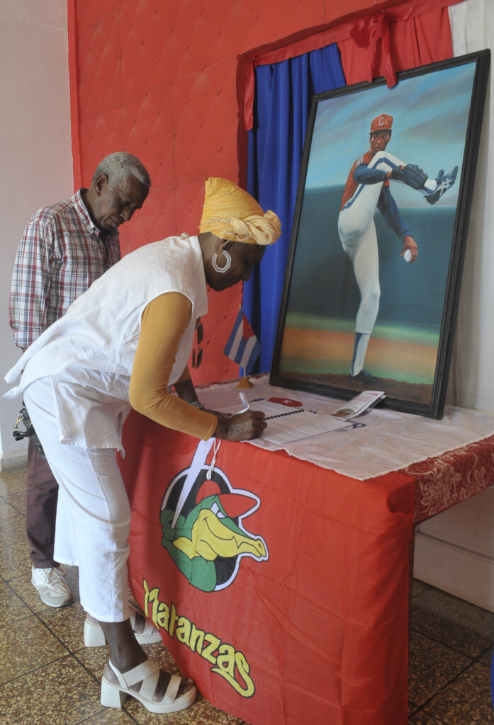 Despedida de Tati Valdés, uno de los grandes del béisbol cubano. Fotos: Ramón Pacheco