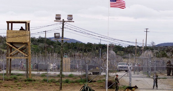 Denuncia presidente cubano encarcelamiento de migrantes en Base Naval de Guantánamo anunciado por Gobierno estadounidense