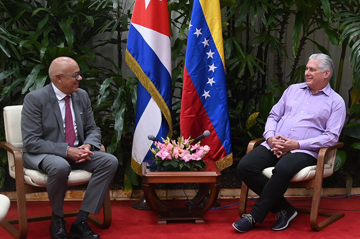 El Primer Secretario del Comité Central del Partido Comunista y Presidente de la República, Miguel Díaz-Canel Bermúdez, recibió este lunes en Palacio de la Revolución a Jorge Rodríguez Gómez, presidente de la Asamblea Nacional de Venezuela, quien realiza una visita a la Isla por invitación de la Asamblea Nacional del Poder Popular. 