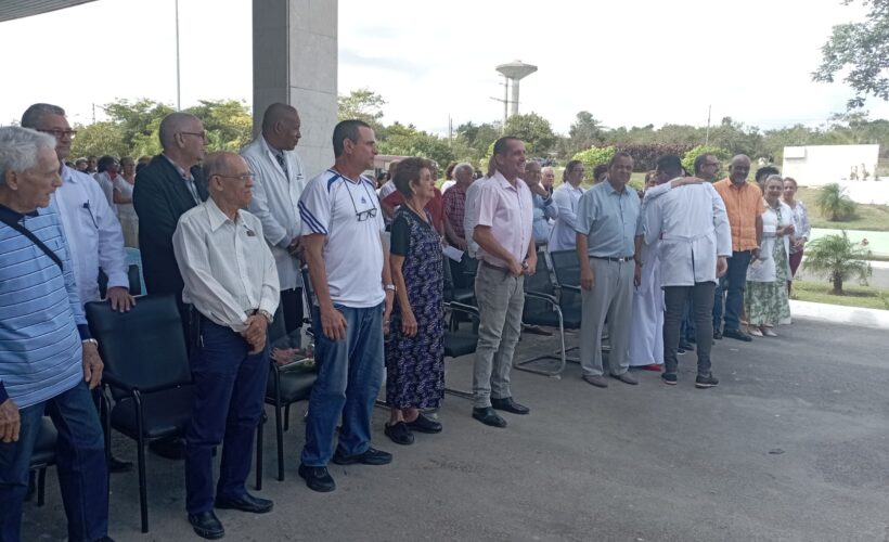 Trabajadores y profesionales de la salud del Hospital Provincial Clínico Quirúrgico Docente Faustino Pérez festejaron su 30 aniversario este 15 de febrero en un acto solemne a las fueras de sus instalaciones.