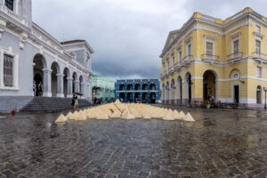 Plaza de la Vigía: Oficina del Conservador, Teatro Sauto y Museo Provincial Palacio de Junco