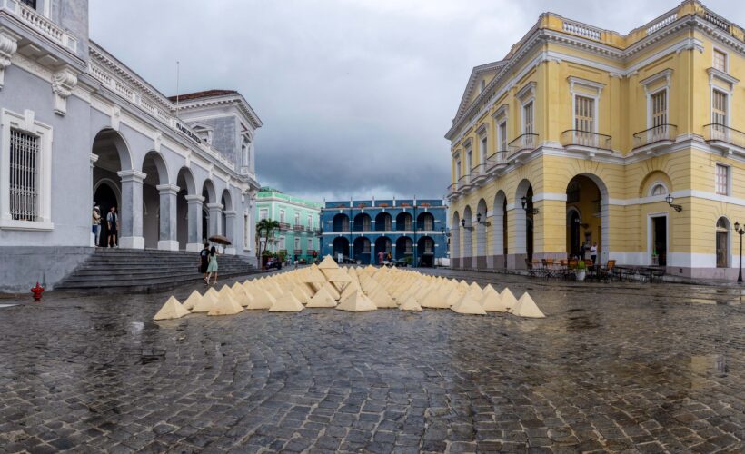 Plaza de la Vigía: Oficina del Conservador, Teatro Sauto y Museo Provincial Palacio de Junco