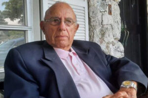 Fallece en Miami el periodista cubano Max Lesnik