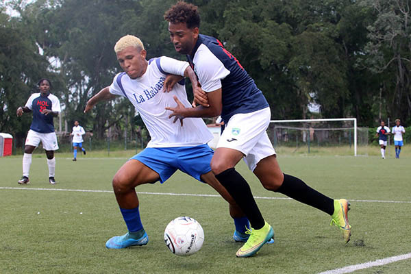 Fútbol en Cuba. Foto: Roberto Morejón