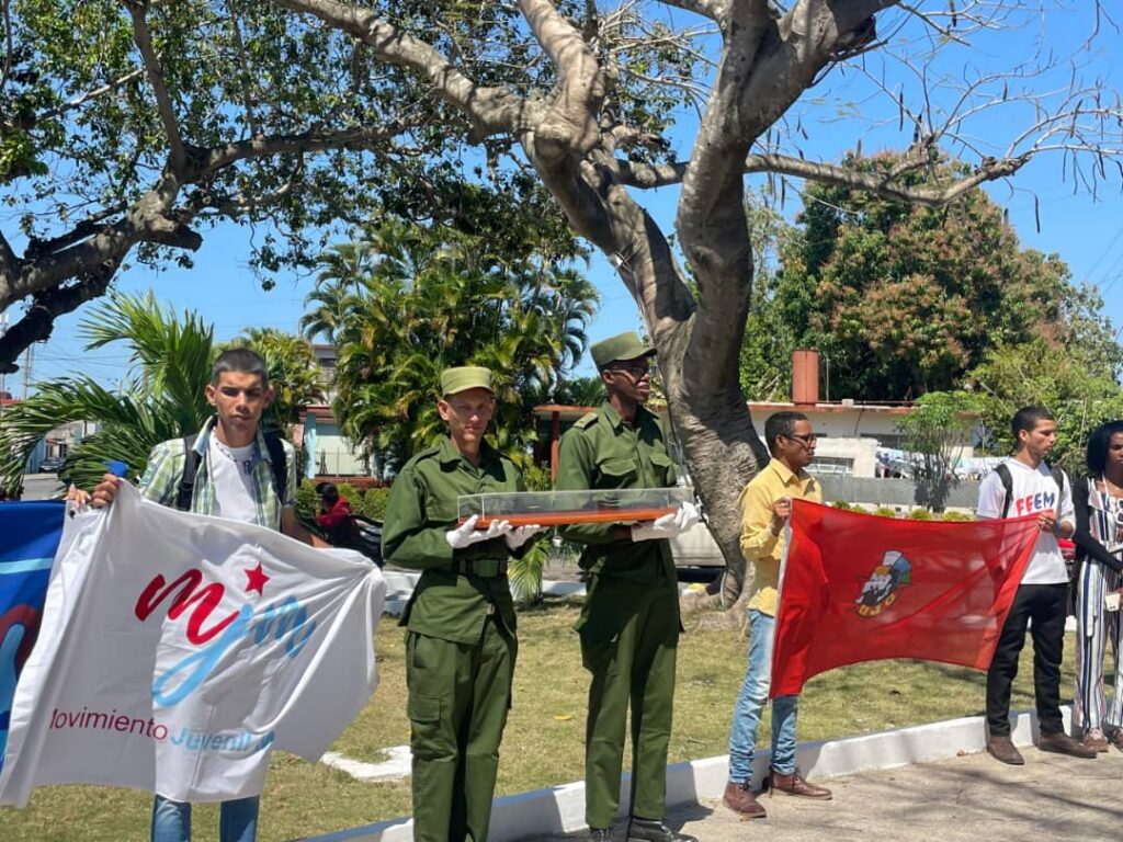 En Matanzas réplica del machete de Antonio Maceo