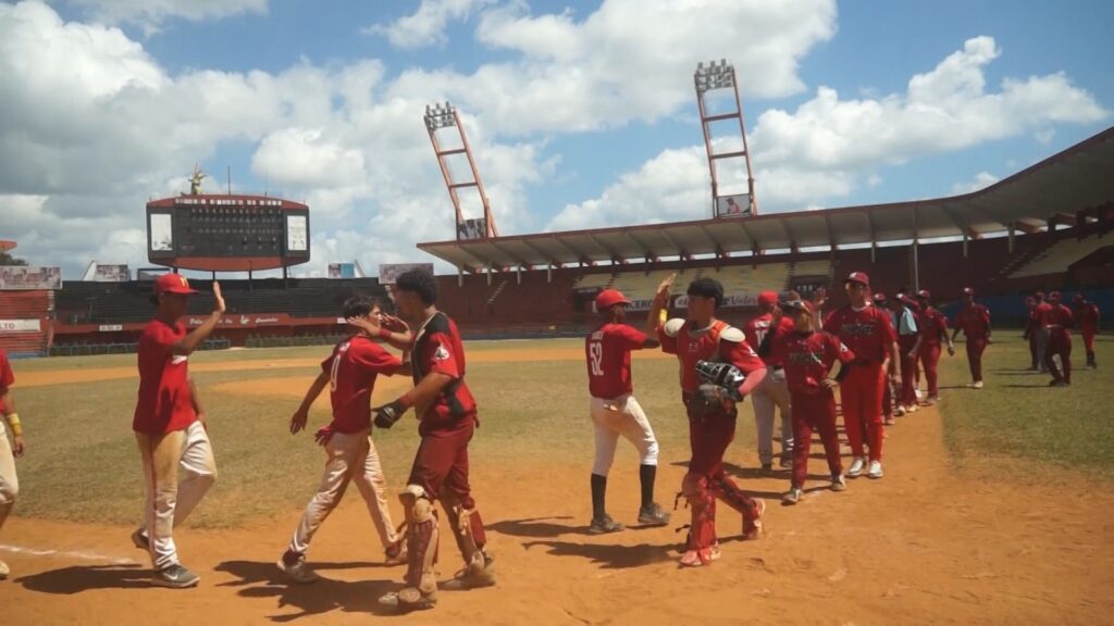 Equipo juvenil de béisbol de Matanzas clasifica a Zonal Occidental. Foto: Carlos Manuel Bernal