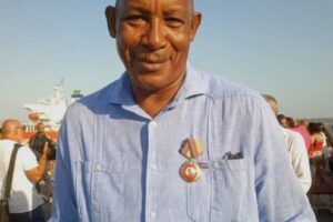 Capitán de la Clase Obrera en un médico matancero