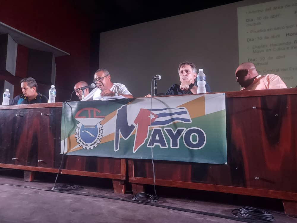 desfile que se aproxima: festividad y símbolo