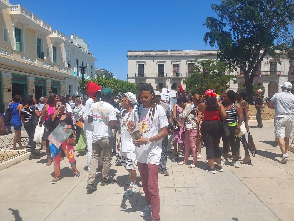 desfile que se aproxima: festividad y símbolo