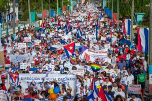 Cuba entre la paradoja y el mito