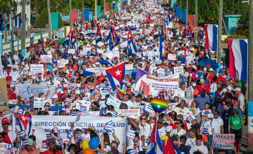 Cuba entre la paradoja y el mito