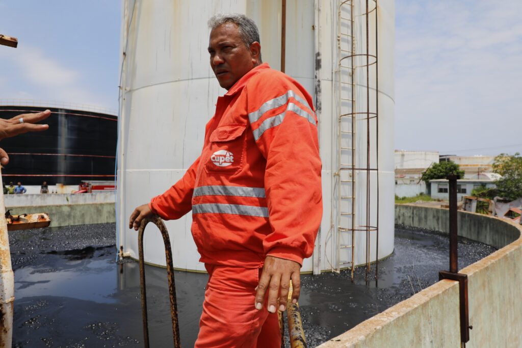 Ocurre derrame en antigua Plata Martí de Matanzas. Foto: Raúl Navarro