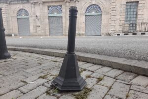 por vandalismo se entiende maltratar o destruir una instalación o un bien público, devastar sin tener consideraciones ni respetos. Y lo más triste es que no se circunscribe a la plaza matancera.