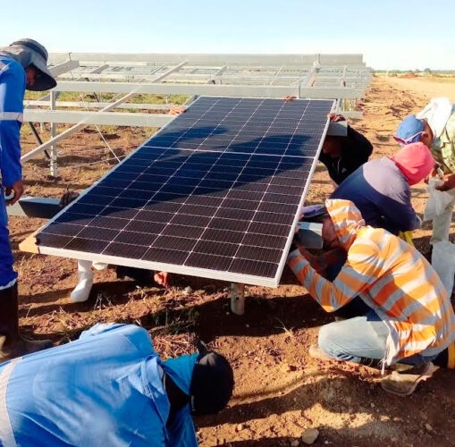 A más del 90 por ciento de ejecución parque solar fotovoltaico de Martí