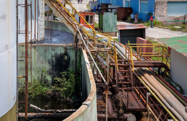 Matanzas: prosigue extracción de crudo tras derrame controlado