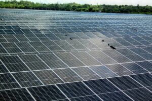 Constatan autoridades de la provincia proceso de construcción de parques fotovoltaicos