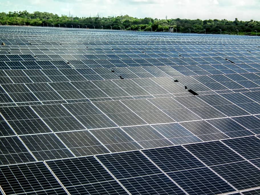 Constatan autoridades de la provincia proceso de construcción de parques fotovoltaicos