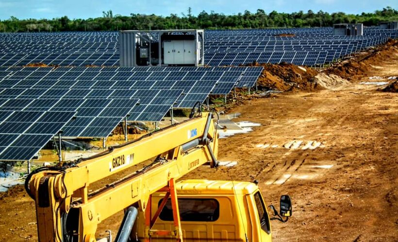 Constatan autoridades de la provincia proceso de construcción de parques fotovoltaicos
