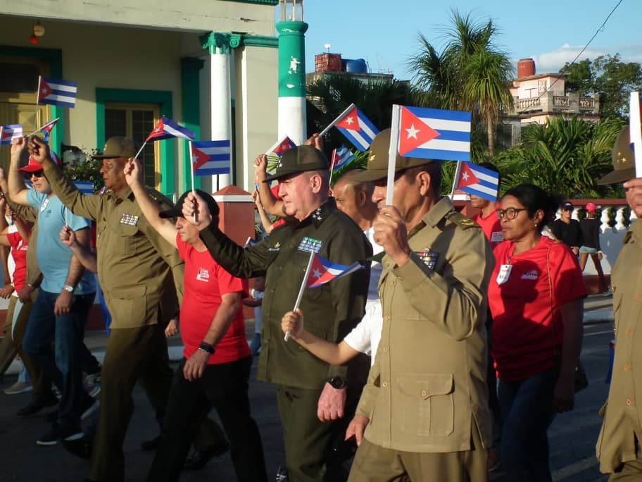 Matanceros desfilan en saludo al Primero de Mayo. Foto: Arnaldo Mirabal