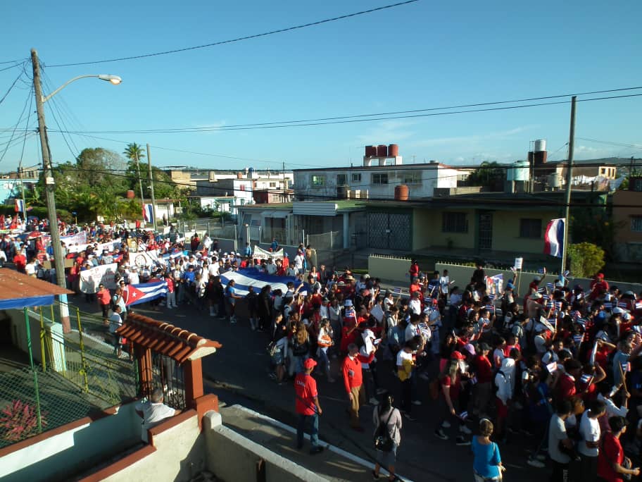 Matanceros desfilan en saludo al Primero de Mayo. Foto: Arnaldo Mirabal