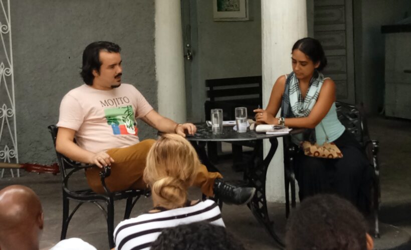 Un café literario con el escritor Guillermo Carmona