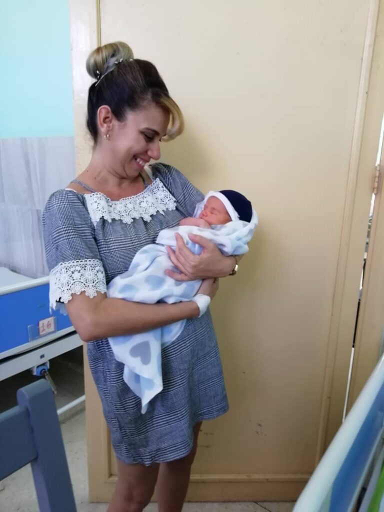 Yanet con su bebé en brazos. Foto: cortesía de la entrevistada