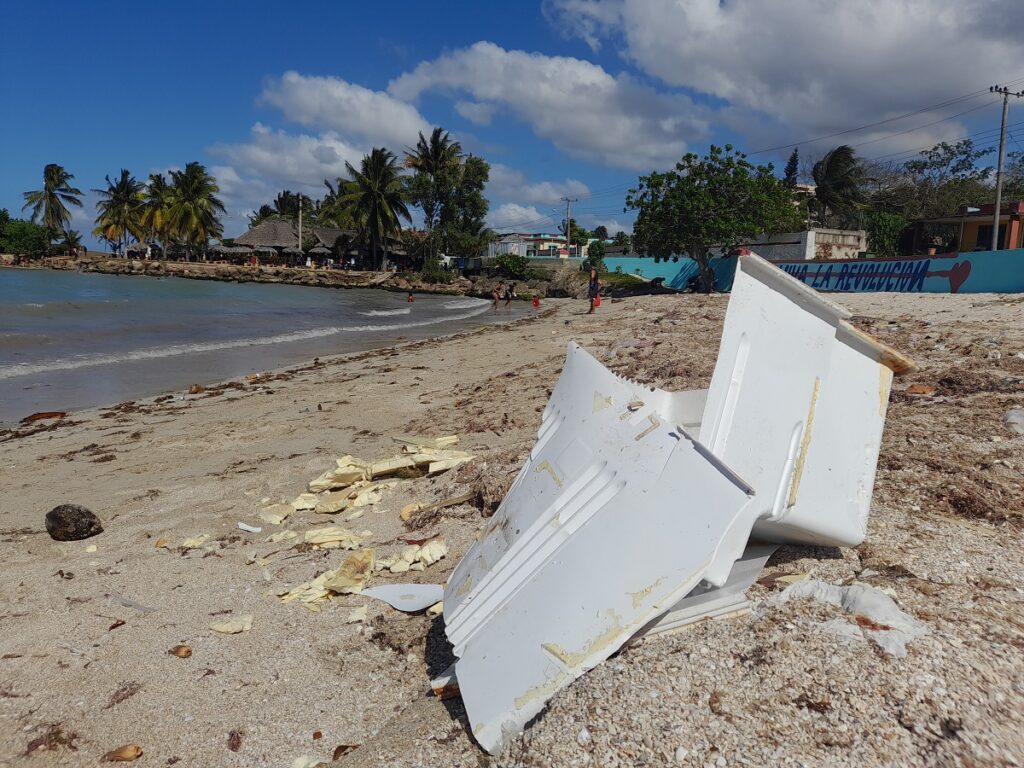 Las terribles huellas en la arena: contaminación y basura en las playas de Matanzas