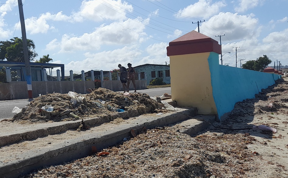 Las terribles huellas en la arena: contaminación y basura en las playas de Matanzas