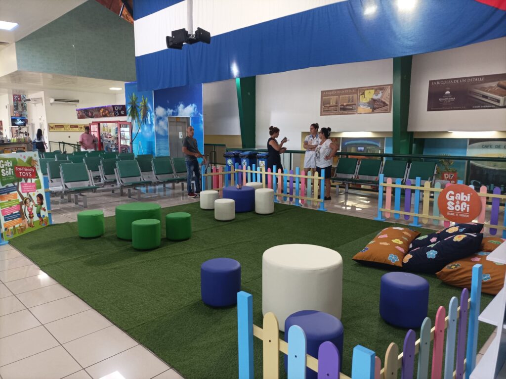Espacio para infantes en aeropuerto de Varadero