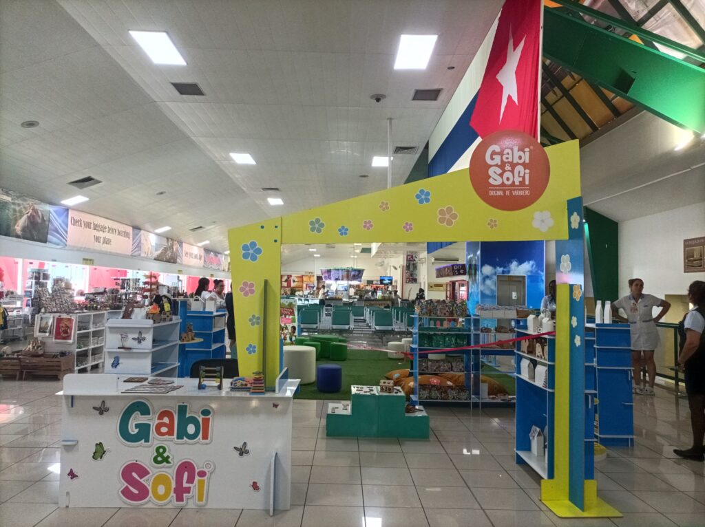 Espacio para infantes en aeropuerto de Varadero