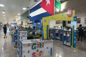 Espacio para infantes en aeropuerto de Varadero