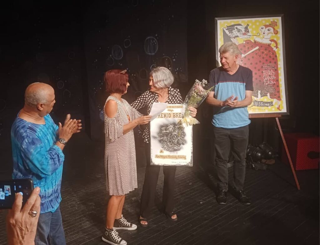 Entregan Premio Brene Lea Milagros Hernández