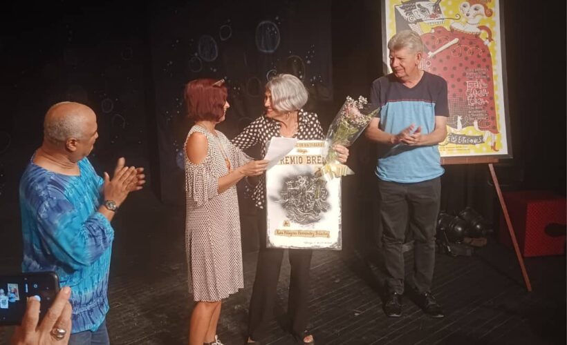 Entregan Premio Brene Lea Milagros Hernández