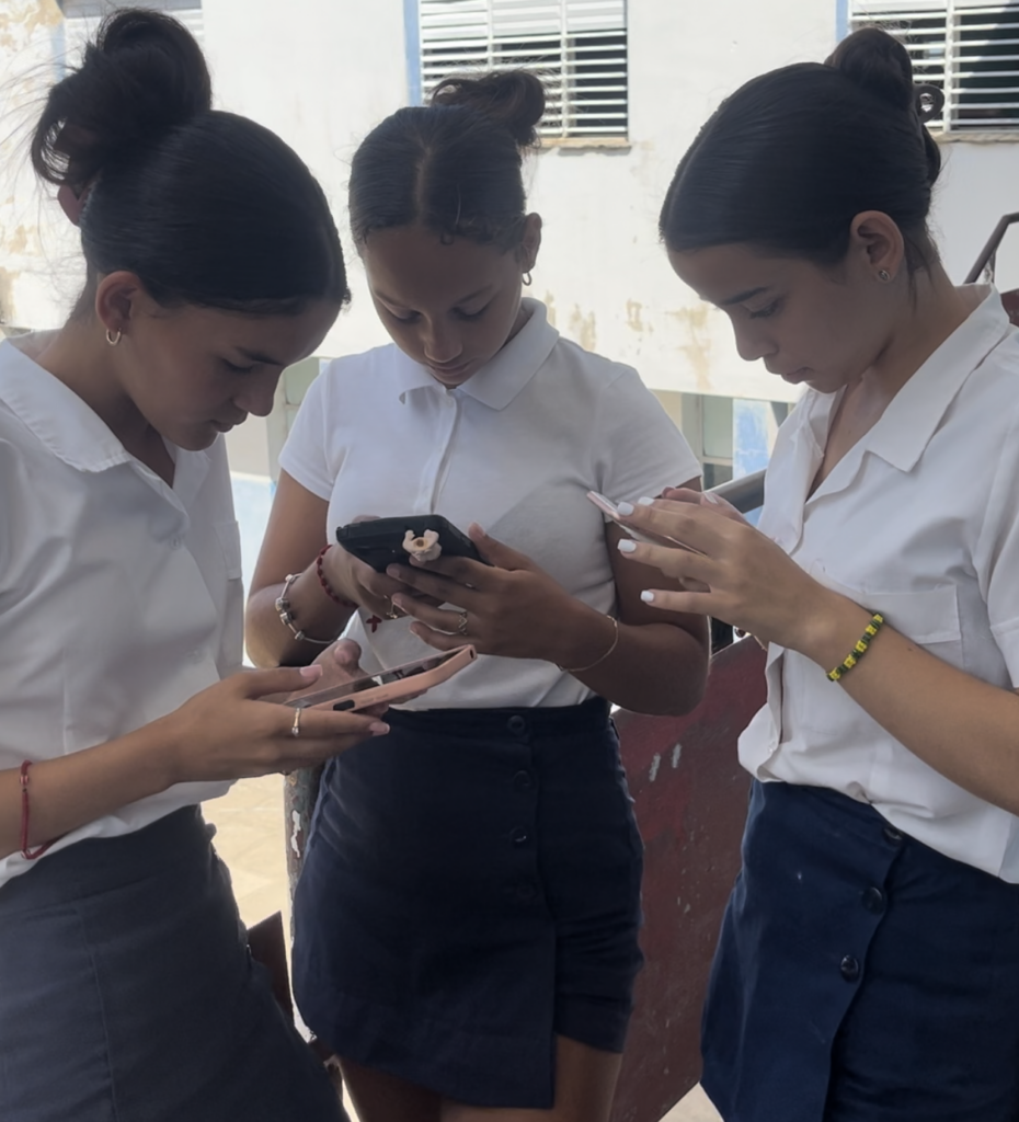 Adolescentes cardenenses: conectados, pero ¿preparados?