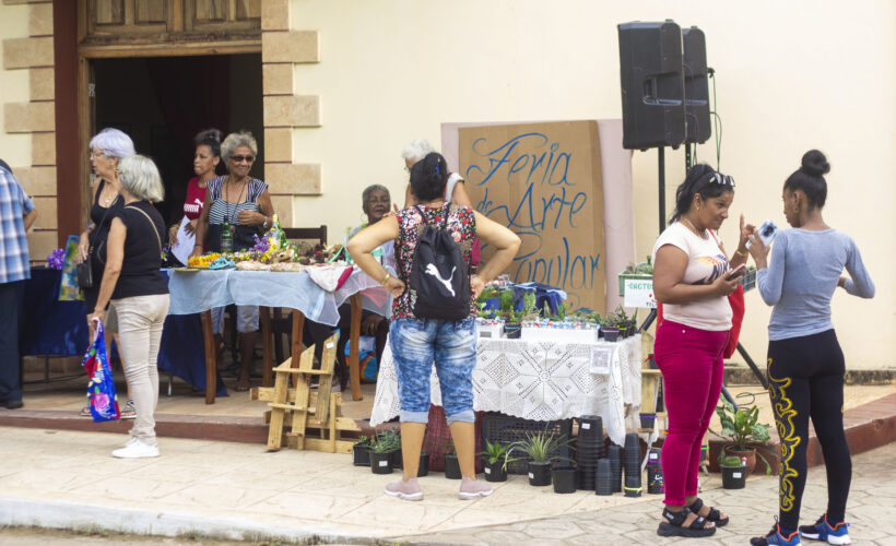 Al trabajo del artista plástico Jorge Luis Coto Díaz y su familia estuvo dedicada la feria que impulsa la Casa de la Cultura de Jovellanos todos los años, y que tuvo como colofón una exposición con sus obras de arte.