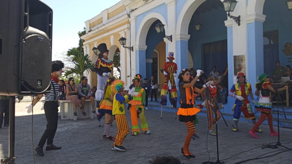 Payasos en la escena matancera. Foto: tomada del perfil de Facebook de Cultura Matancera